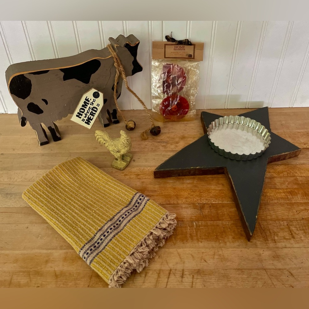 5 PIECE COLLECTION OF FARMHOUSE PRIMITIVE DECORATIVE HOME DECOR